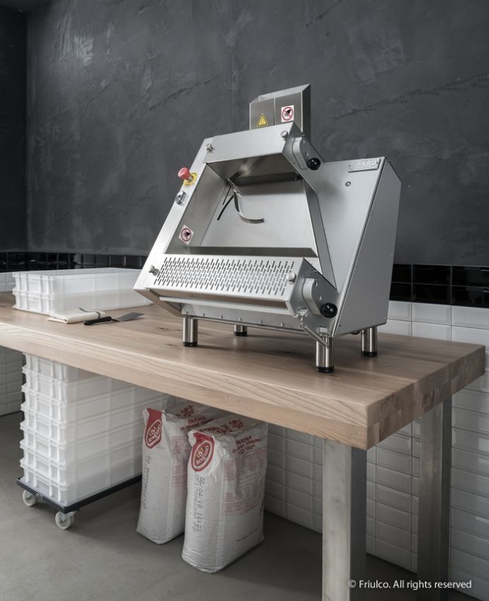 FriulCo Teigausrollmaschine M51 - Teigdurchmesser 250 bis 510 mm - 3000 Pizza/Std