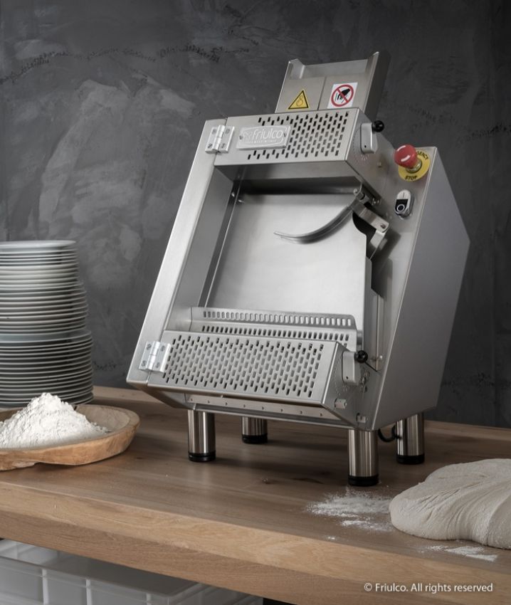 FriulCo Teigausrollmaschine M61 bis 2000 Gramm - Teigdurchmesser 250 bis 510 mm - 3000 Pizza/Std